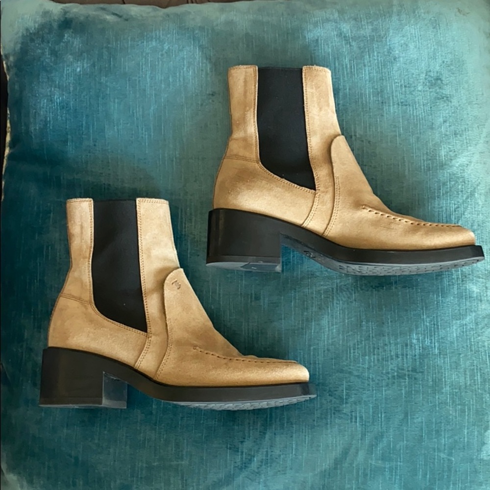 TOD’s tan ankle boot - Picture 5 of 9